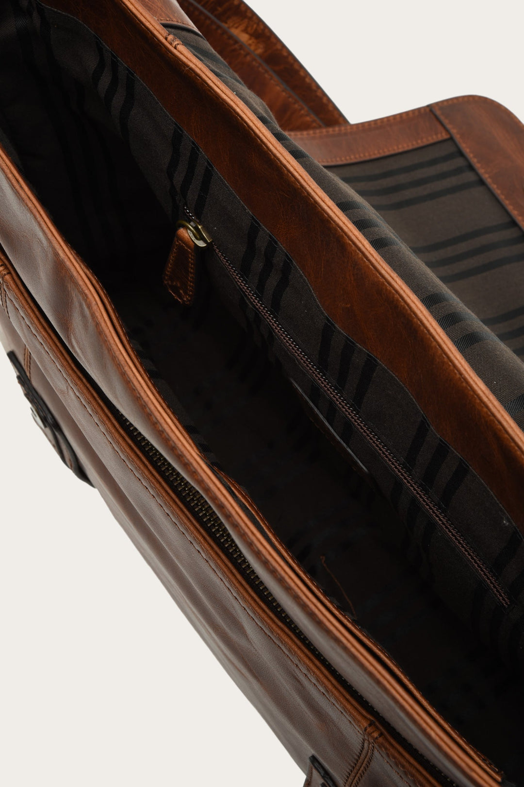 Frye Latest - Logan Messenger
