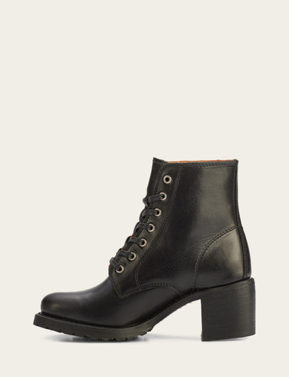 Frye Sale - Women's Black Sabrina 6G Lace Up Boots