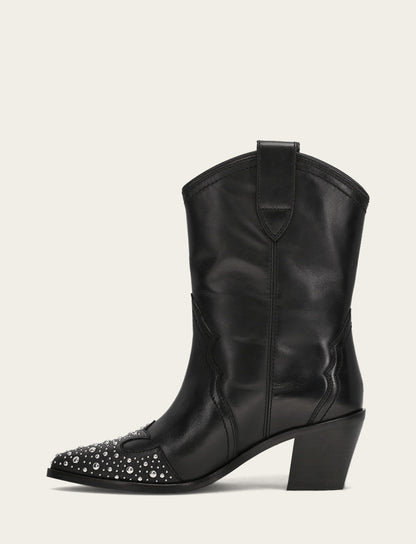 Frye New - Women's Black Sara Wingtip Stud Boot